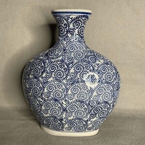 Vintage Chinoiserie Bud Flower Ceramic Vase Cobalt Blue/White Floral Pattern 12"